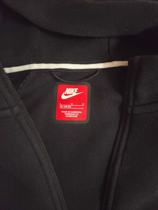 Продавам nike tech fleece