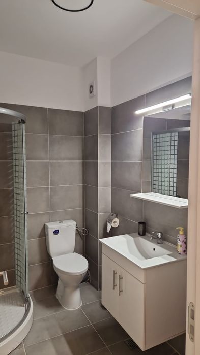 Inchiriez garsonieră 38mp utili 10minute metrou