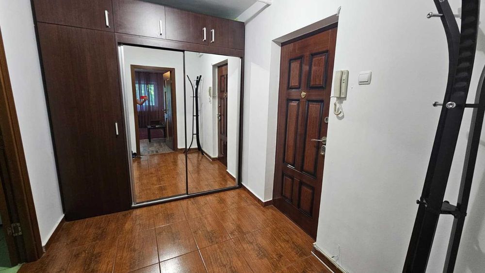 Proprietar inchiriez apartament 2 camere, 50 mp, mobilat și utilat , 5 min metrou Aparătorii Patriei – S 4 , cu loc de parcare. Disponibil imediat.