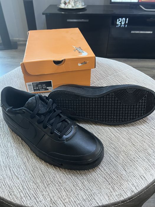 Маратонки Nike.