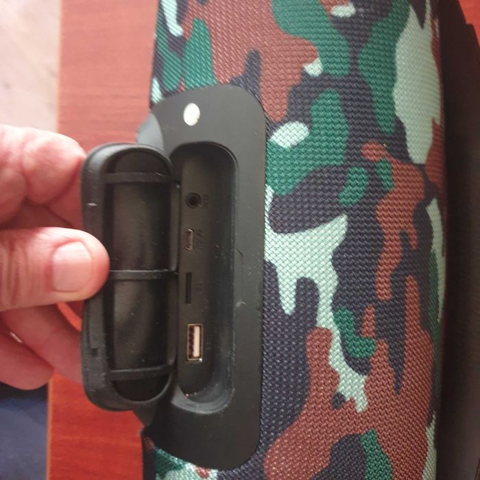 Продавам JBL Boombox