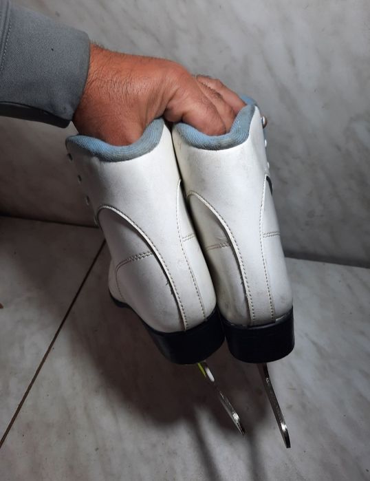 Patine gheata patinaj artistic DBX 154 marime eu 35-36 ( 23,5 cm)..