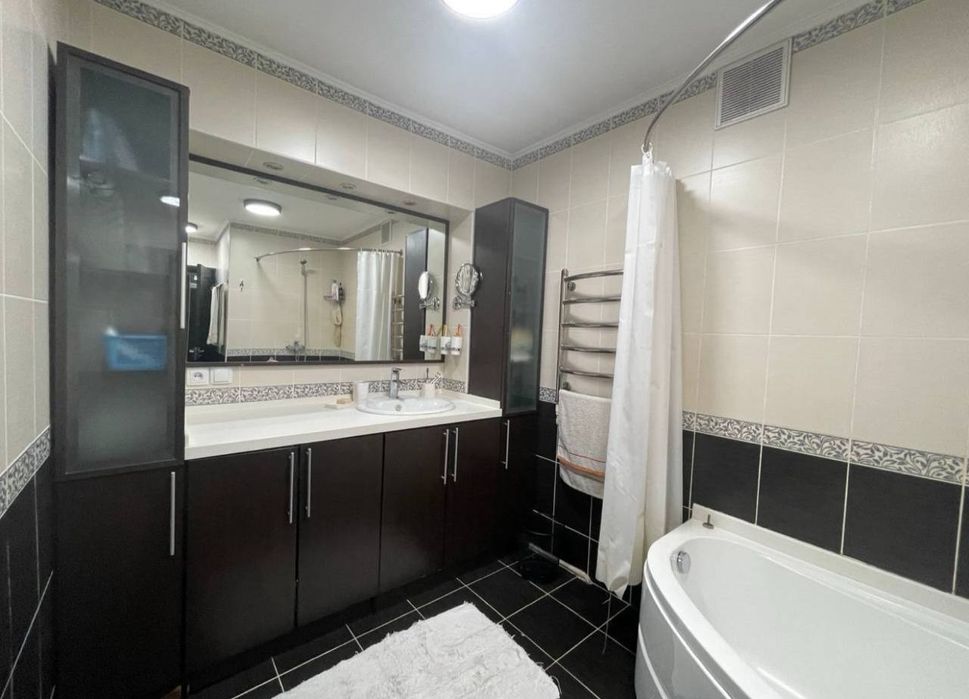 Квартира на Ц1-Чайкоф 3/4/4 общ пл 80м с обстановкой