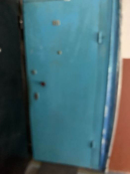 Продам железную дверь