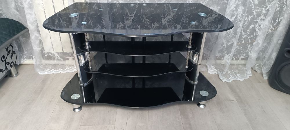 Продам тумбу под ТВ.