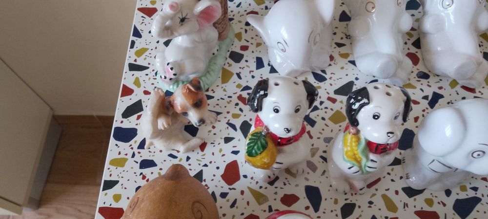 Bibelouri, porțelan! Diferite figuri, cățeluși, pisicuțe, cerbi, clown, elefanți, Donald duck, lupul  " urât'