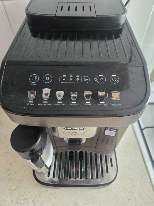 De'Longhi Magnifica Evo LatteCrema – Garanție 2027, stare foarte bună