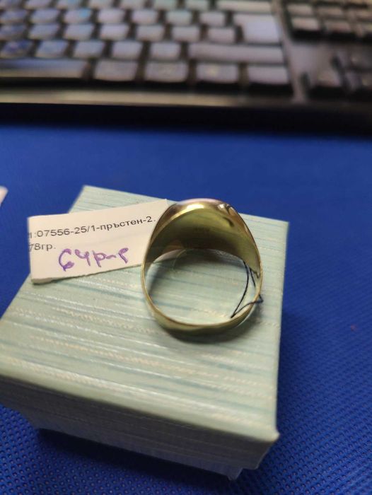 Златен пръстен 2.78гр
14к
64р-р