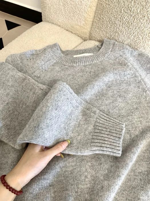 Теплая шерстяная кофта в сером цвете