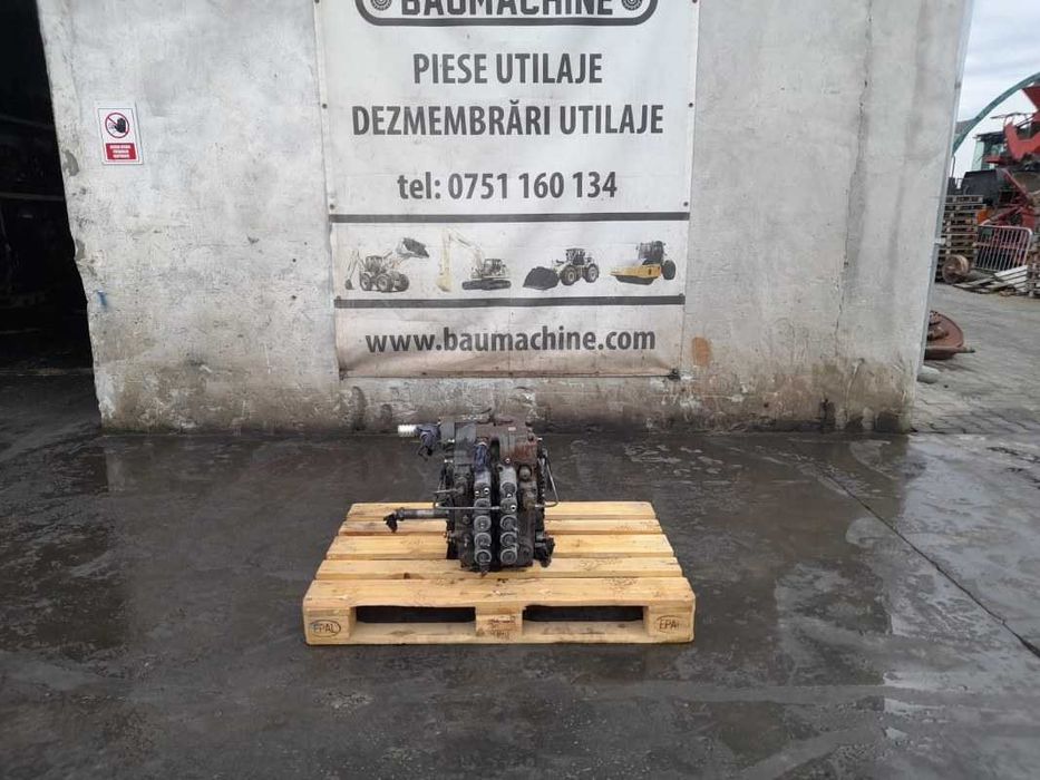 Distribuitor hidraulic C0107-55007 excavator Case CX 210