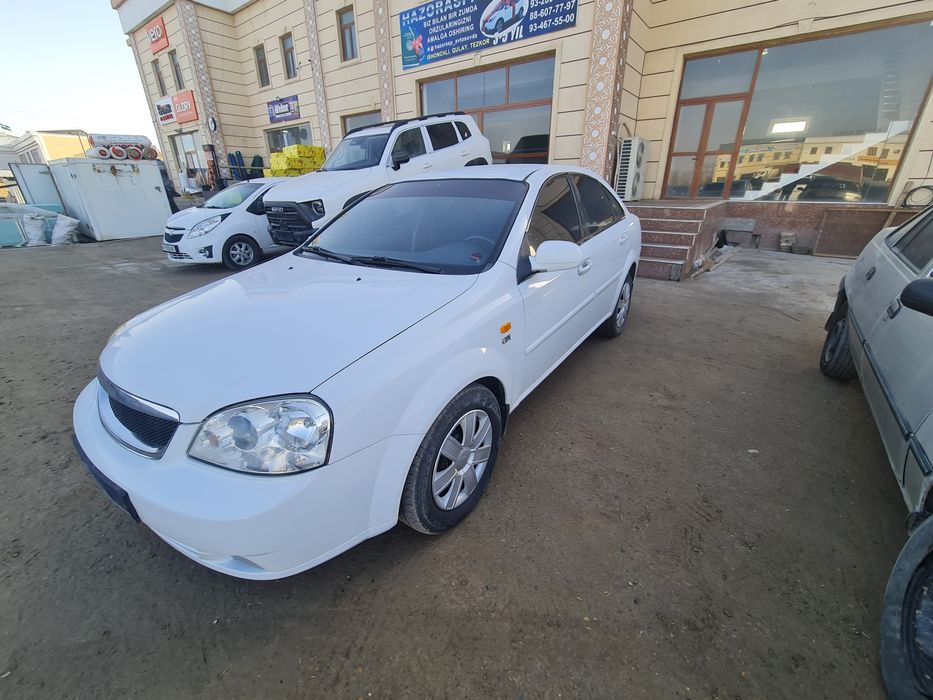 Lasetti 2009-yil kraska bor  udar bomagan butun mashin