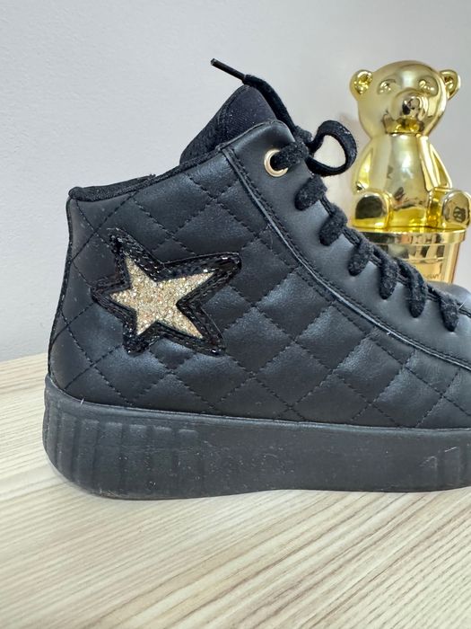 Черни високи кецове с декорация звезда – размер 37