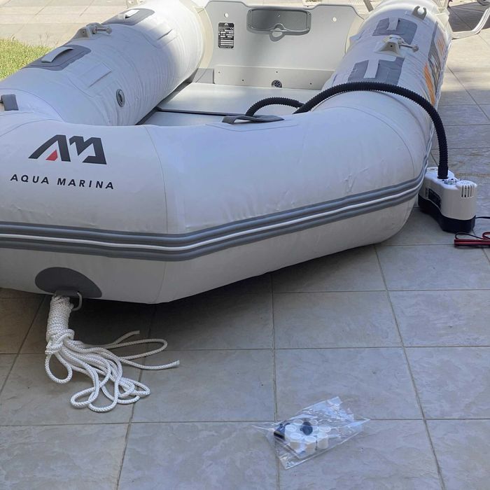 Продавам надуваема лодка AQUA MARINA с бензинов двигател Honda BF6DH
