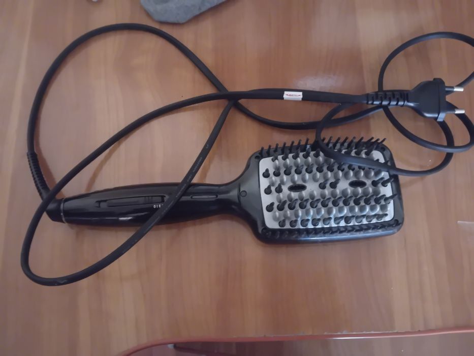 Perie electrica de îndreptat parul