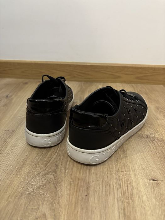 Adidasi Guess, originali, numarul 36, stare excelenta
