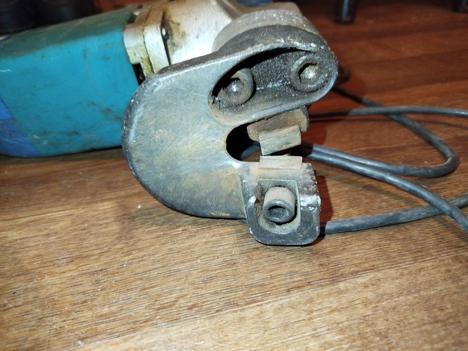 Продаю электроножницы по металлу