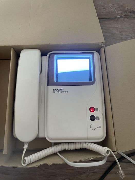 Продаю видеодомофон Kocom KVM-624