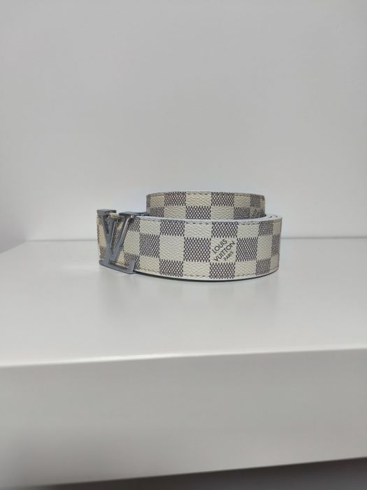 Curea Louis Vuitton albă