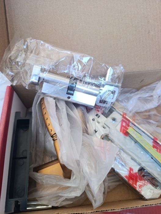 Продам дверные ручки