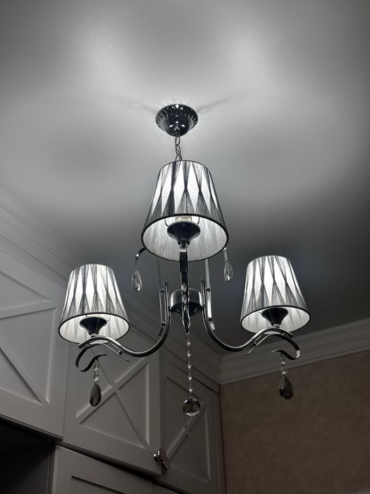 Люстра в хорошем состоянии