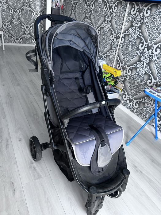 Продам прогулочную коляску