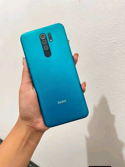 Vand Schimb Xiaomi Redmi 9  Impecabil ca NOU
