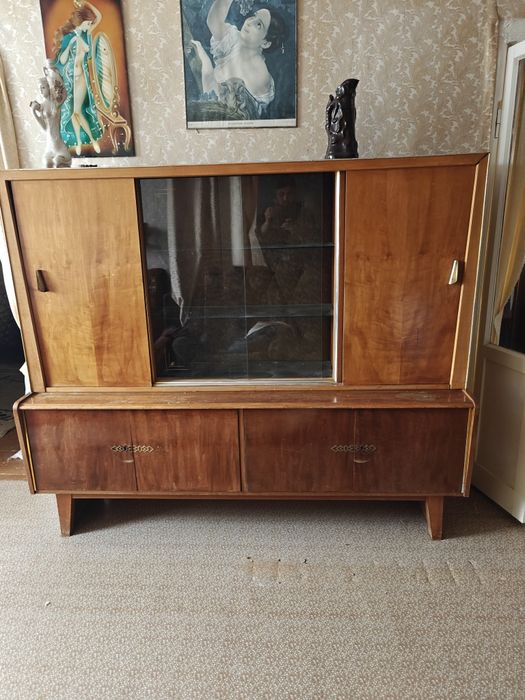 Отдам сервант бесплатно