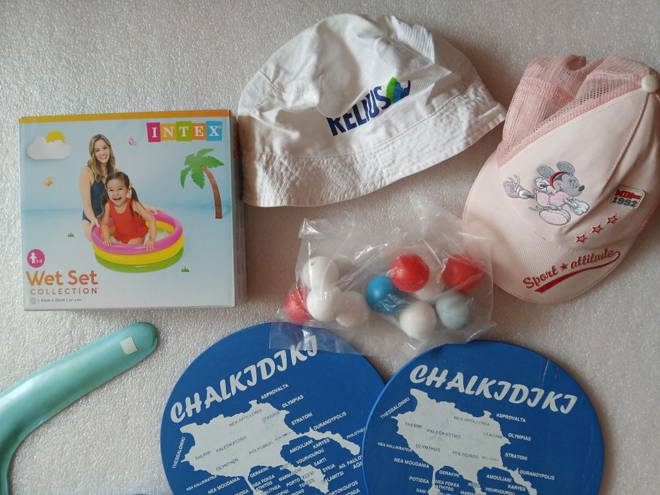 За лятото: басейн, плажен тенис, бумеранг, парти очила, шапки