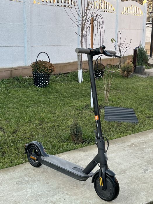 Vand trotineta electrica, aproape noua