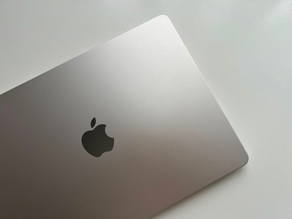 Macbook Air M2 - Starlight - 8GB RAM/256GB