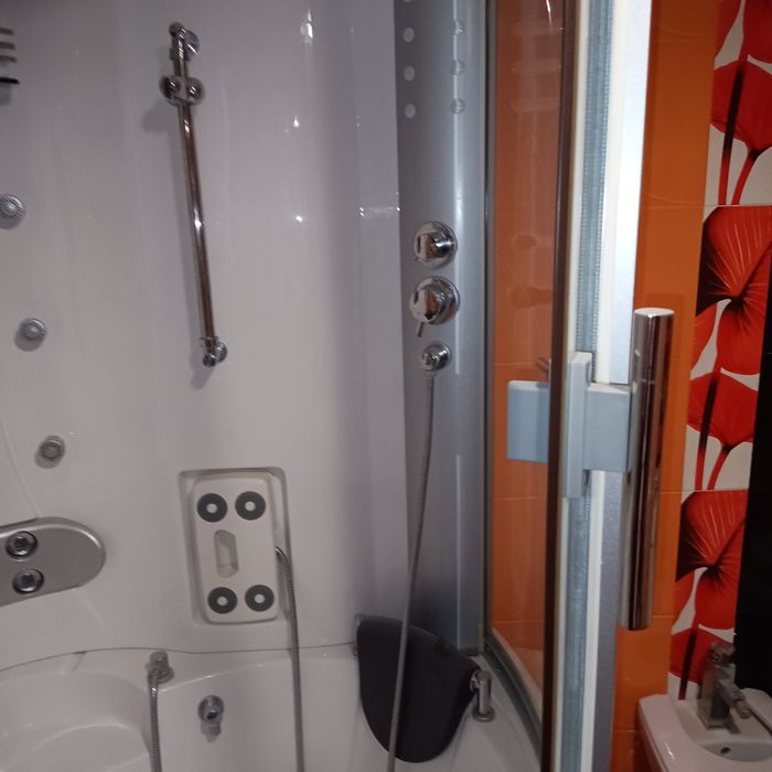 Vând duș cu cadă baie cu hidromasaj 160x160 cm și multe alte funcții