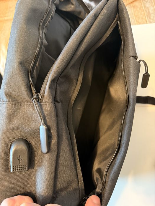 Rucsac laptop cu protectii interioare