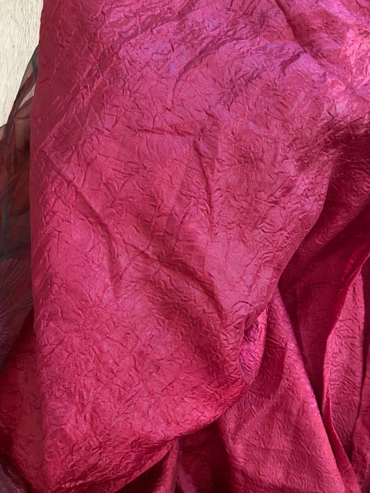 Луксозен плат/сребристо и винено червено и ефектно червено перде