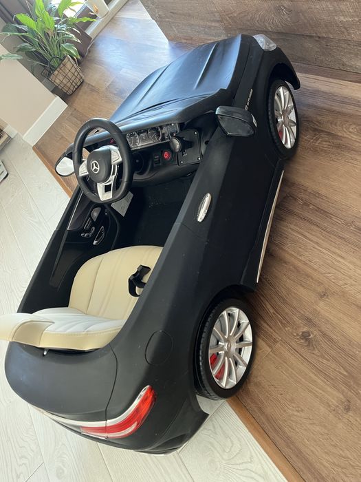 Детска акумулаторна кола Мерцедес