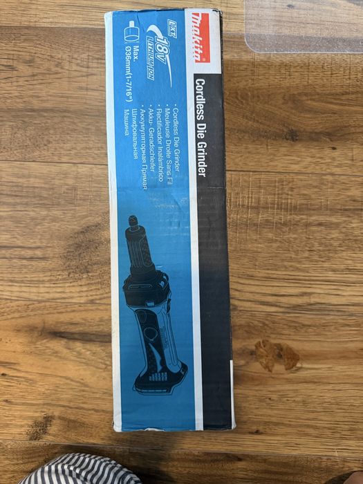 Polizor drept pe acumulator Makita DCD800z