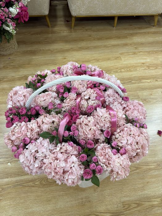 Большой букет в корзине