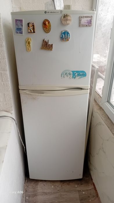 Холодильник lg продается