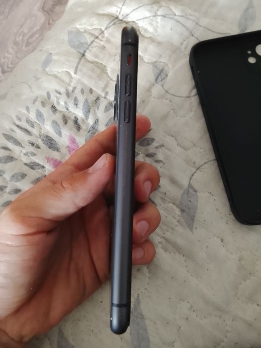 Продаю Iphone 11 акб 81%