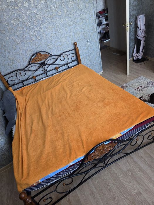 Продам двухспальную кровать