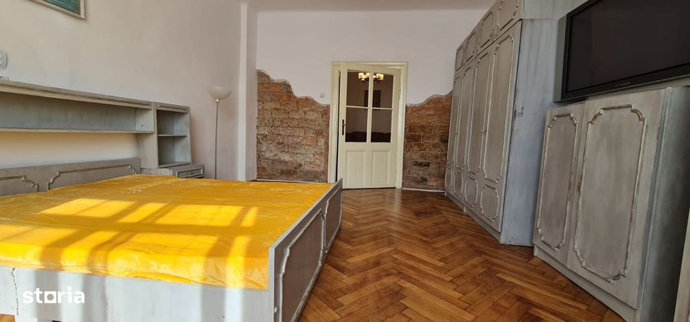 Vand apartament la casa , 2 camere , zona centrala