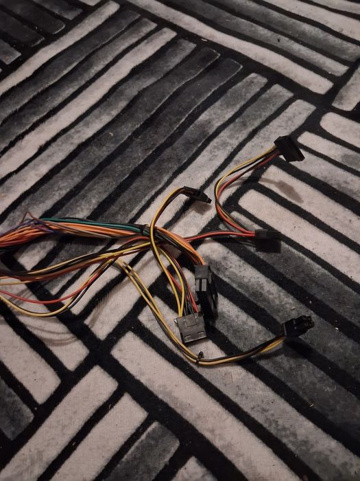 Vand sursa pentru pc de 540w si piese pc