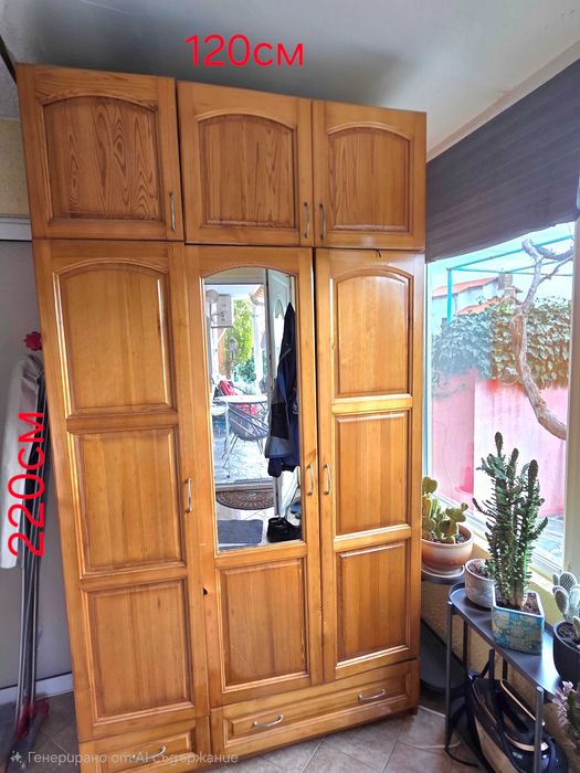 Три крилен гардероб с огледало