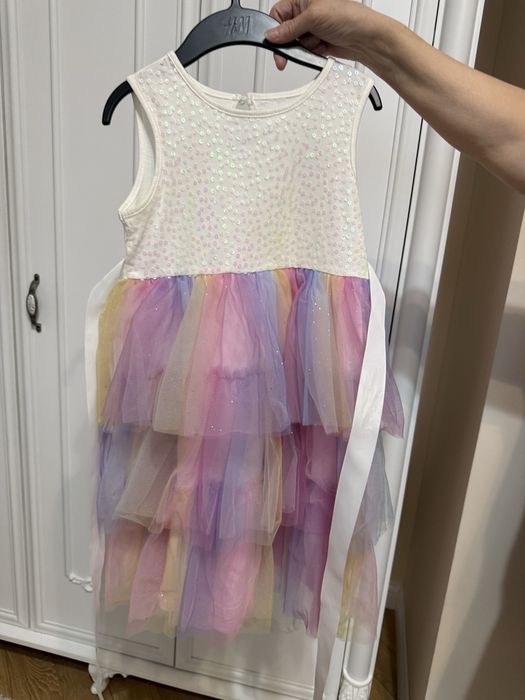 Нарядное платье на девочку 6-7 лет