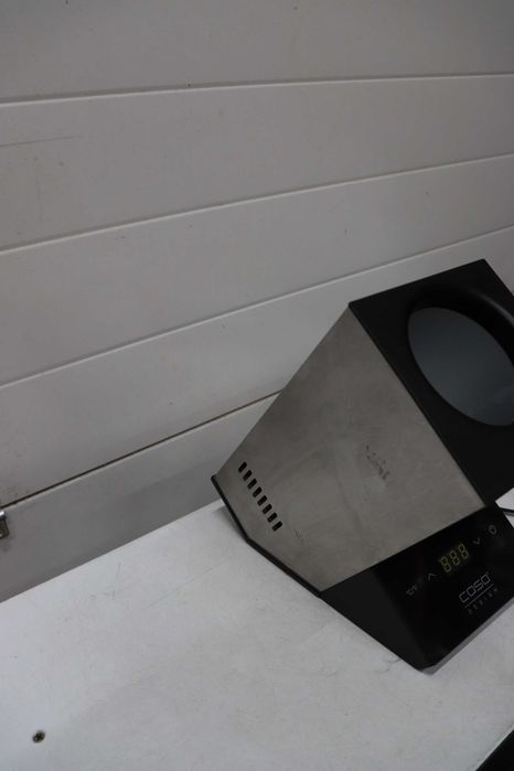 Охладител за вино CASO WineCase One Inox Design за една бутилка, температурен диапазон от 5-18°C, за бутилки с диаметър до 9 см, сензорно управление