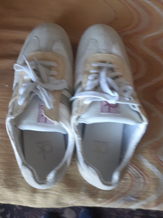 Маратонките се продават