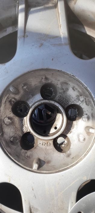 Jenti aluminiu cu cauciucuri de vara