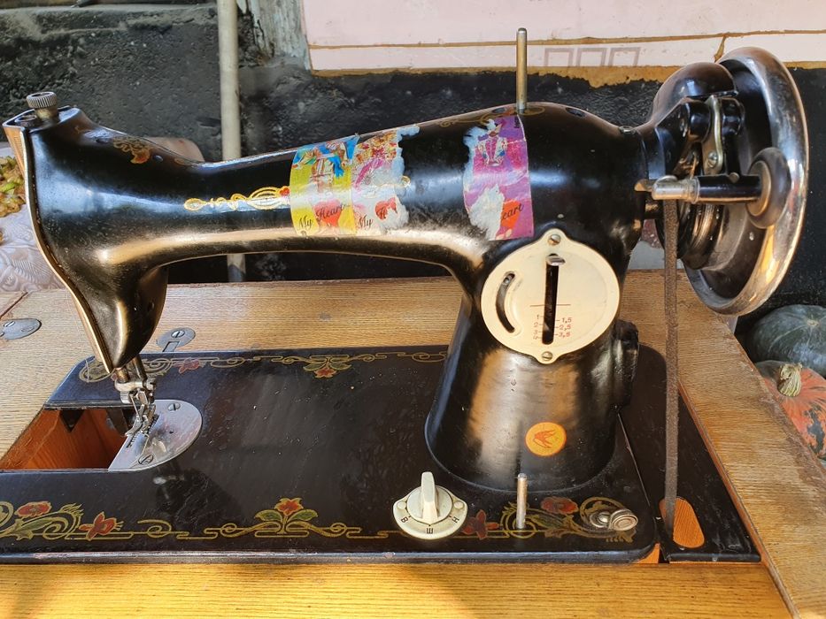 Швейная машинка с педалью