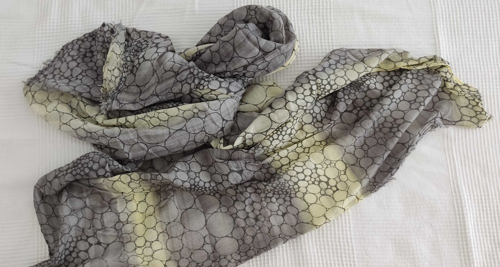 Красиви дамски шалове по 4 и 7 лв.