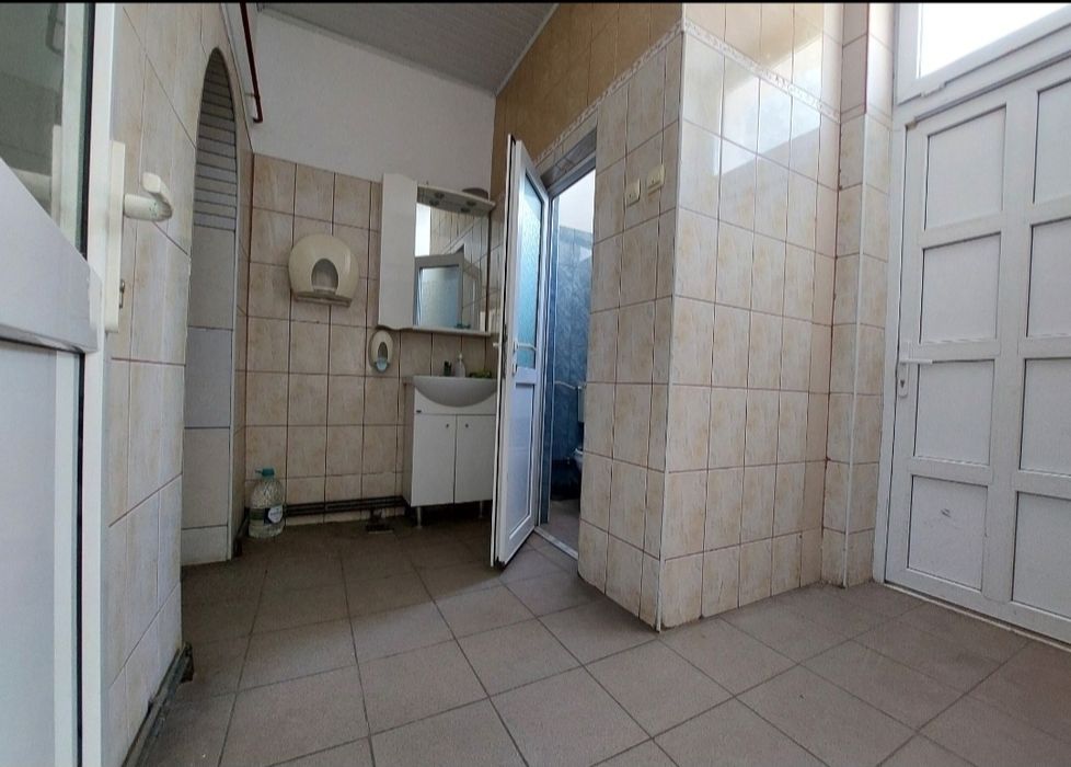 De închiriat spațiu comercial central
