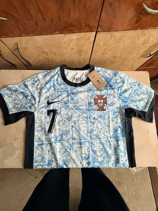 Tricouri de fotbal noi cu eticheta